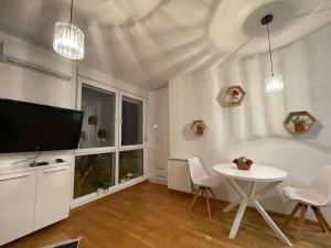 TV a/nebo společenská místnost v ubytování Vera's place