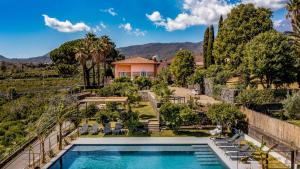 The swimming pool at or close to AGRUME' COUNTRY HOUSE 8, Emma Villas