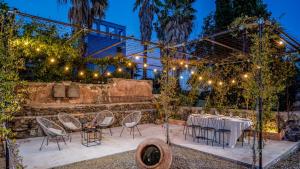 A garden outside AGRUME' COUNTRY HOUSE 8, Emma Villas