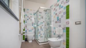 A bathroom at AGRUME' COUNTRY HOUSE 8, Emma Villas