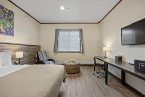Highbridge Hotel客房内的一张或多张床位