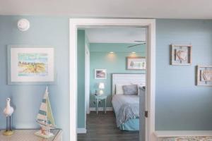 Katil atau katil-katil dalam bilik di Port O' Call B201 - Direct Oceanfront Views