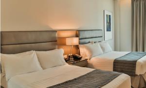 En eller flere senger på et rom på Holiday Inn Bucaramanga Cacique, an IHG Hotel