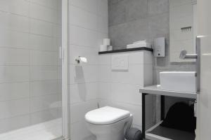 Ein Badezimmer in der Unterkunft Logis Hôtel du Chêne