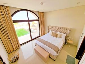 Postel nebo postele na pokoji v ubytování Jebel Sifah Suites