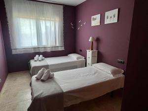Postel nebo postele na pokoji v ubytování Golden Beach Sant Carles de La Ràpita