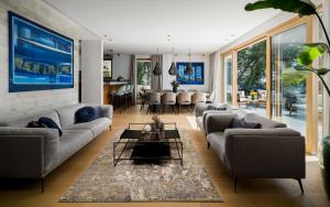Posedenie v ubytovaní Villa T Dubrovnik - Wellness and Spa Luxury Villa with spectacular Old Town view