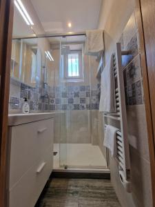a bathroom with a shower with a glass door at Appartement Enghien-les-Bains in Enghien-les-Bains