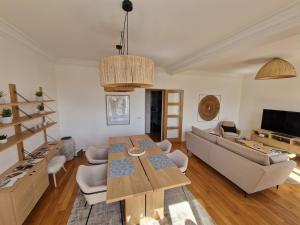 a living room with a couch and a table at Appartement Enghien-les-Bains in Enghien-les-Bains