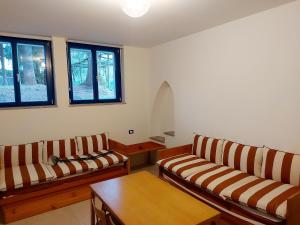 Uma área de estar em Villa with private pool and garden