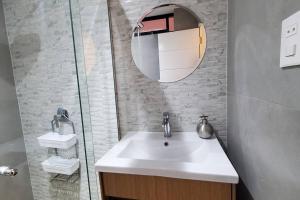 Ένα μπάνιο στο Hermoso Penthouse en zona mas exclusiva Trujillo