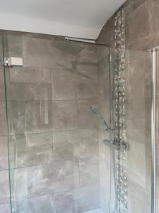 Ένα μπάνιο στο Aylesbury Manor +52 φωτογραφίες