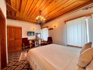 a bedroom with a bed and a desk and chairs at Eski Datça Otel in Datca