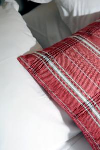 Ein Bett oder Betten in einem Zimmer der Unterkunft Logis Hôtel du Chêne