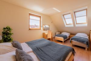 a room with two beds and a tv and two windows at Apartamenty Sun Seasons 24 - Bałtyckie in Rewal