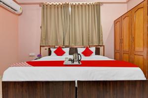 Postel nebo postele na pokoji v ubytování Hotel O Regal Stay
