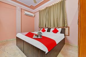 Postel nebo postele na pokoji v ubytování Hotel O Regal Stay
