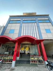 a large building with a store in front of it at OYO Flagship Hotel Amarpali in Baddi