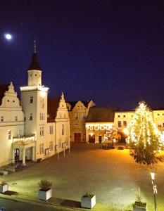 a large building with a christmas tree in front of it at Gästequartier mittendrin in Coswig Anhalt in Coswig