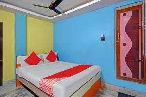 a bedroom with a bed with colorful walls at Flagship Continental Stays Near Netaji Subhash Chandra Bose International Airport in Gauripur