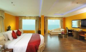 TV/Unterhaltungsangebot in der Unterkunft The Quilon Beach Hotel and Convention Center
