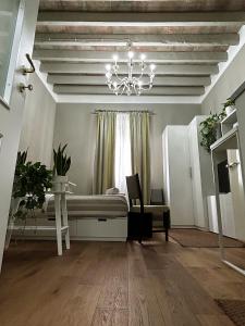 A television and/or entertainment centre at Room114 - Studio apartment near the center