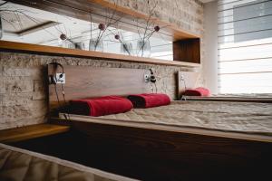 Una cama o camas en una habitación de Revital Resort Aspach
