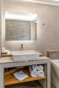 Kopalnica v nastanitvi Marvarit Suites