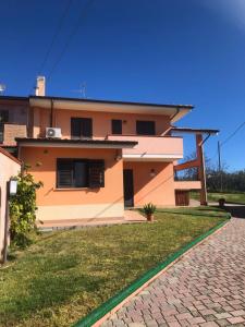 a house with a brick driveway in front of it at Agriturismo L'Erpice in Francavilla al Mare