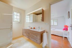 Posteľ alebo postele v izbe v ubytovaní Maison Marine - Happy Rentals