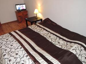 Tempat tidur dalam kamar di Big holiday home in a quiet location in Kolczewo