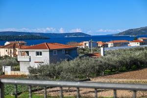 a town with houses and the water in the background at Apartment Marko in Trogir