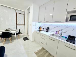A kitchen or kitchenette at Studio Apartment with balcony 300m from beach