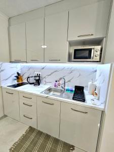 A kitchen or kitchenette at Studio Apartment with balcony 300m from beach