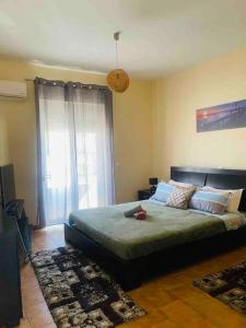 A bed or beds in a room at Home Sweet Home
