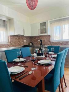 A kitchen or kitchenette at Home Sweet Home