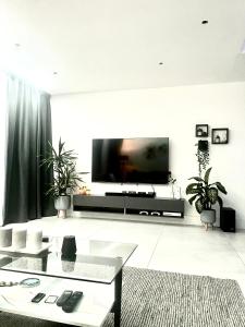 Gallery image of Modern and spacious, family house. in Luton