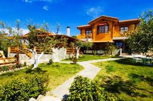 a large house with a pathway leading into a yard at Vigla Ias in Neos Marmaras