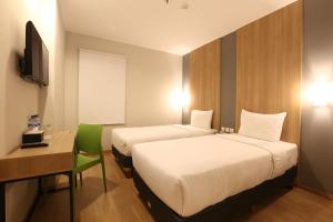 Postel nebo postele na pokoji v ubytování Hotel Citradream Bandung
