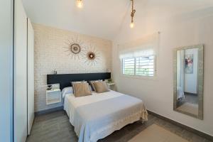 a bedroom with a large bed and a mirror at Apartamento Jibazahora Escorpio in Zahora +64 photos