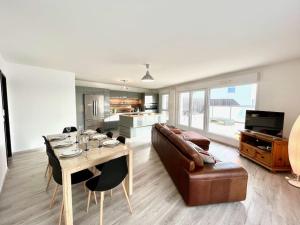 Posedenie v ubytovaní T4 avec grande terrasse et parking privé