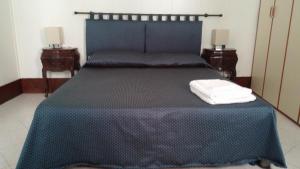 a bedroom with a bed with a blue comforter at Appartamento Corte Zappa in Venice