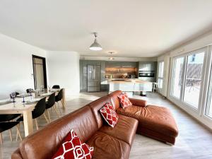 Posedenie v ubytovaní T4 avec grande terrasse et parking privé