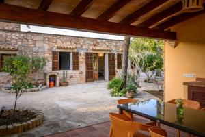 Patio alebo iná vonkajšia časť ubytovania Villa moli de ca n'orell