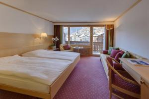 Voodi või voodid majutusasutuse Hotel Metropol & Spa Zermatt toas