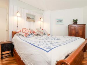 a bedroom with a large bed in a room at The Hexagon House in Penzance