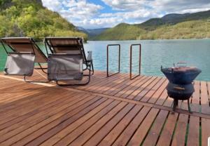 Galería fotográfica de Floating apartmens Perucacki Raj en Rađenovići 4 fotos más