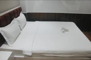 Postel nebo postele na pokoji v ubytování HAPPY HOTEL Tp Rạch Giá, Kiên Giang