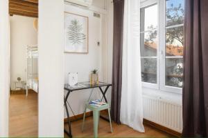 a room with a table and a window at Le Village Montmartre by Hiphophostels in Paris