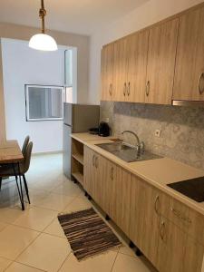Kuchyň nebo kuchyňský kout v ubytování Mediterranean Apartments